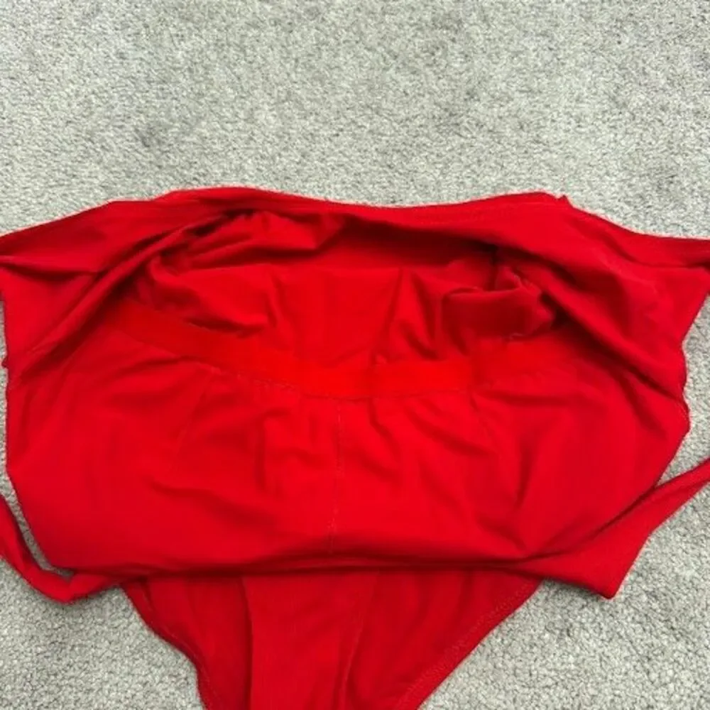 Athleta Ribbed One Piece Swimsuit Padded Womens Medium Bright Red Scoop Neck